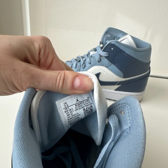 Womens Air Jordan 1 Mid in BLUE 7.5 - Picture 2 of 5